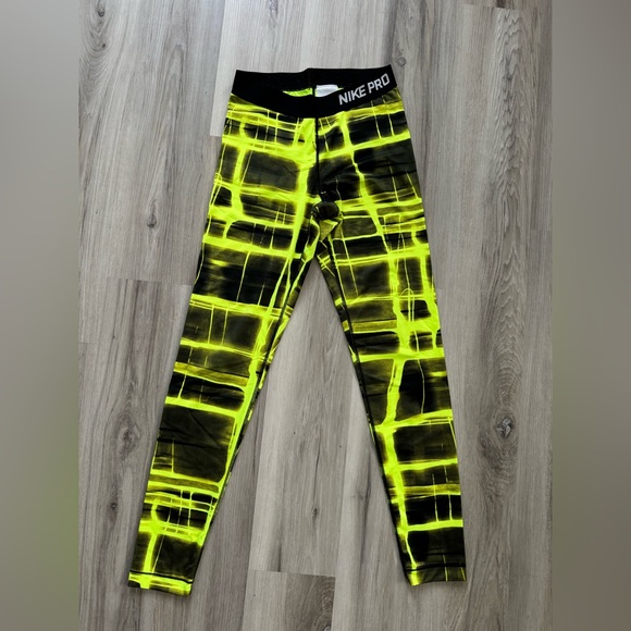 Nike Pro Women’s Neon Yellow Leggings - Picture 1 of 3